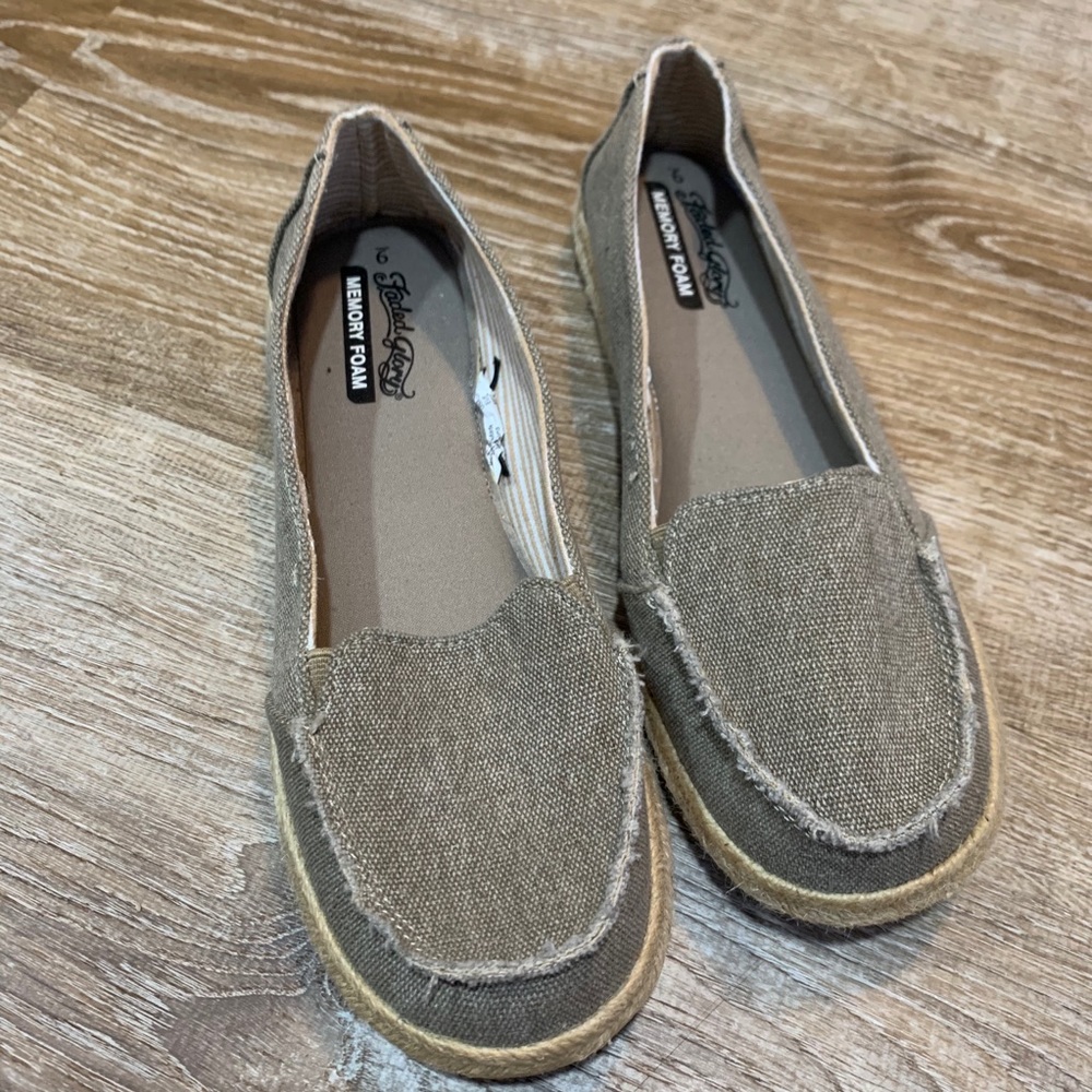 Grey Slip-on Sneakers.